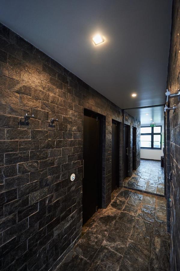 Yooma Urban Lodge Saint-Gilles Екстериор снимка